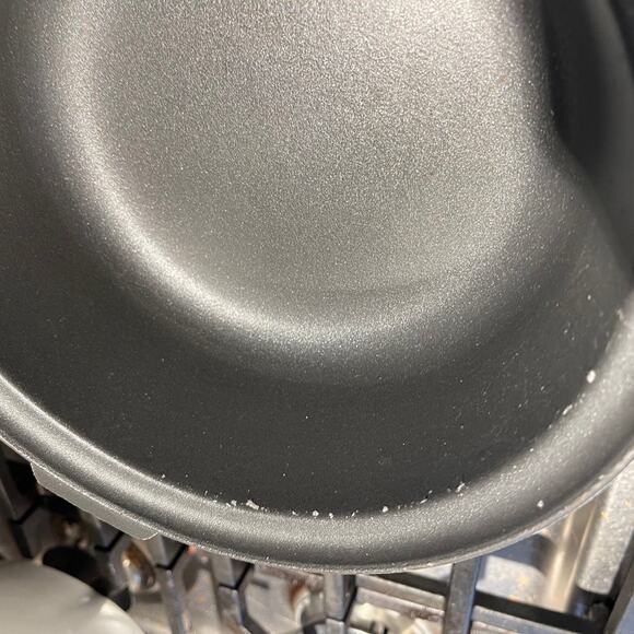 Le Creuset 2 Qt nonstick cast iron saucepan  vintage  white 22 - Picture 6 of 12